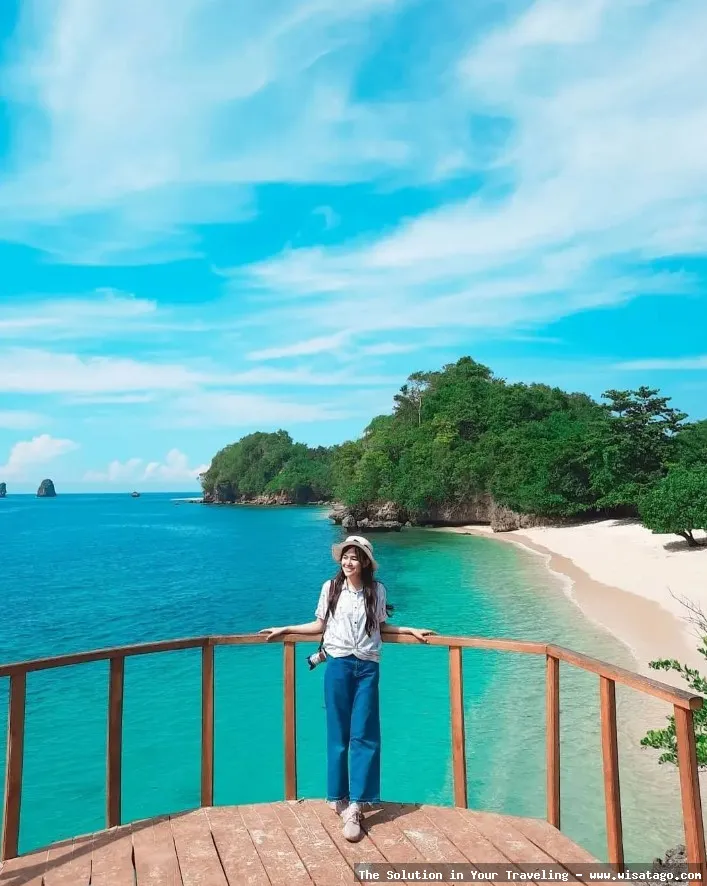 Pantai Tiga Warna Malang nan indah