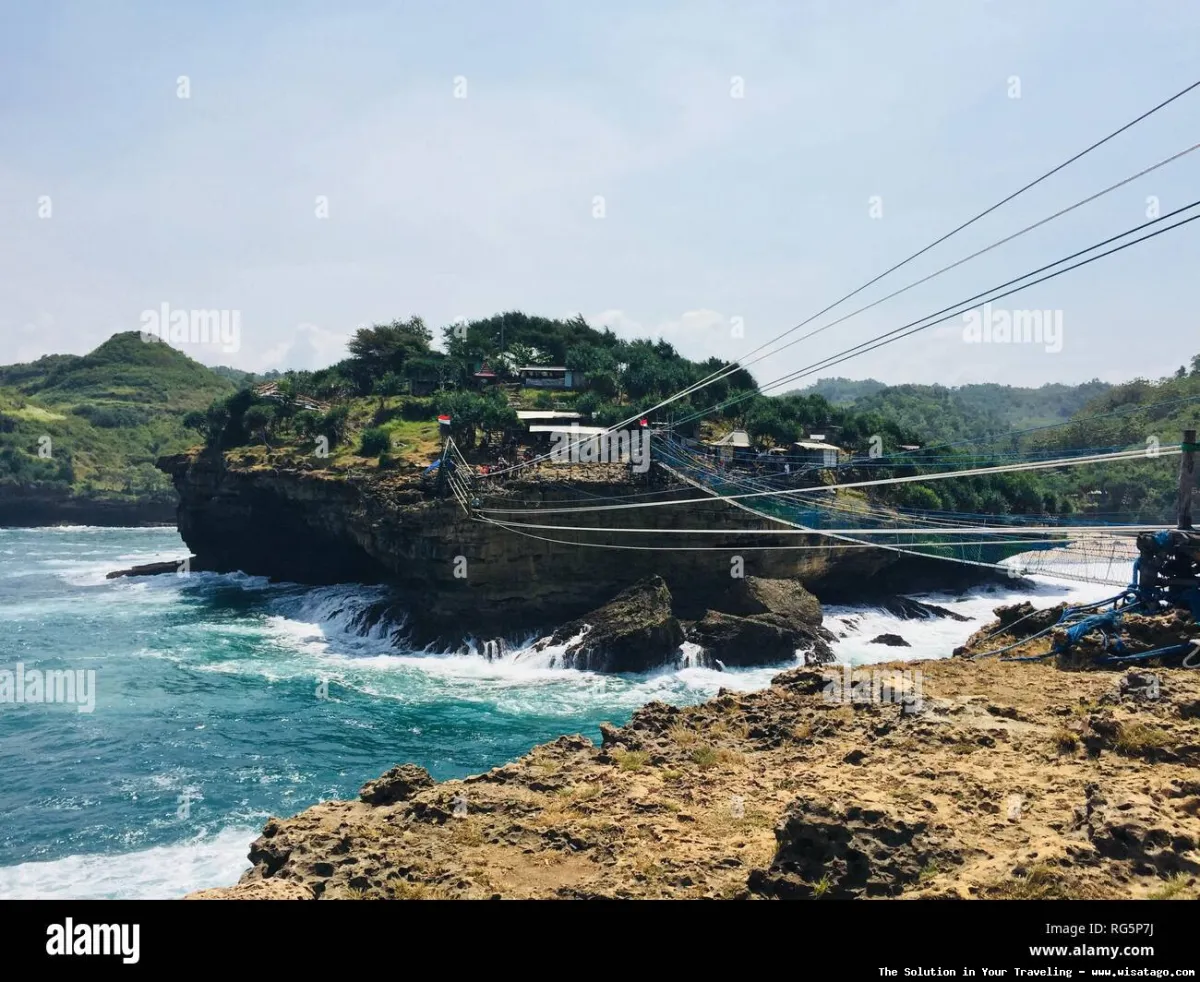 Pantai Timang, gondola ekstrem menantang.