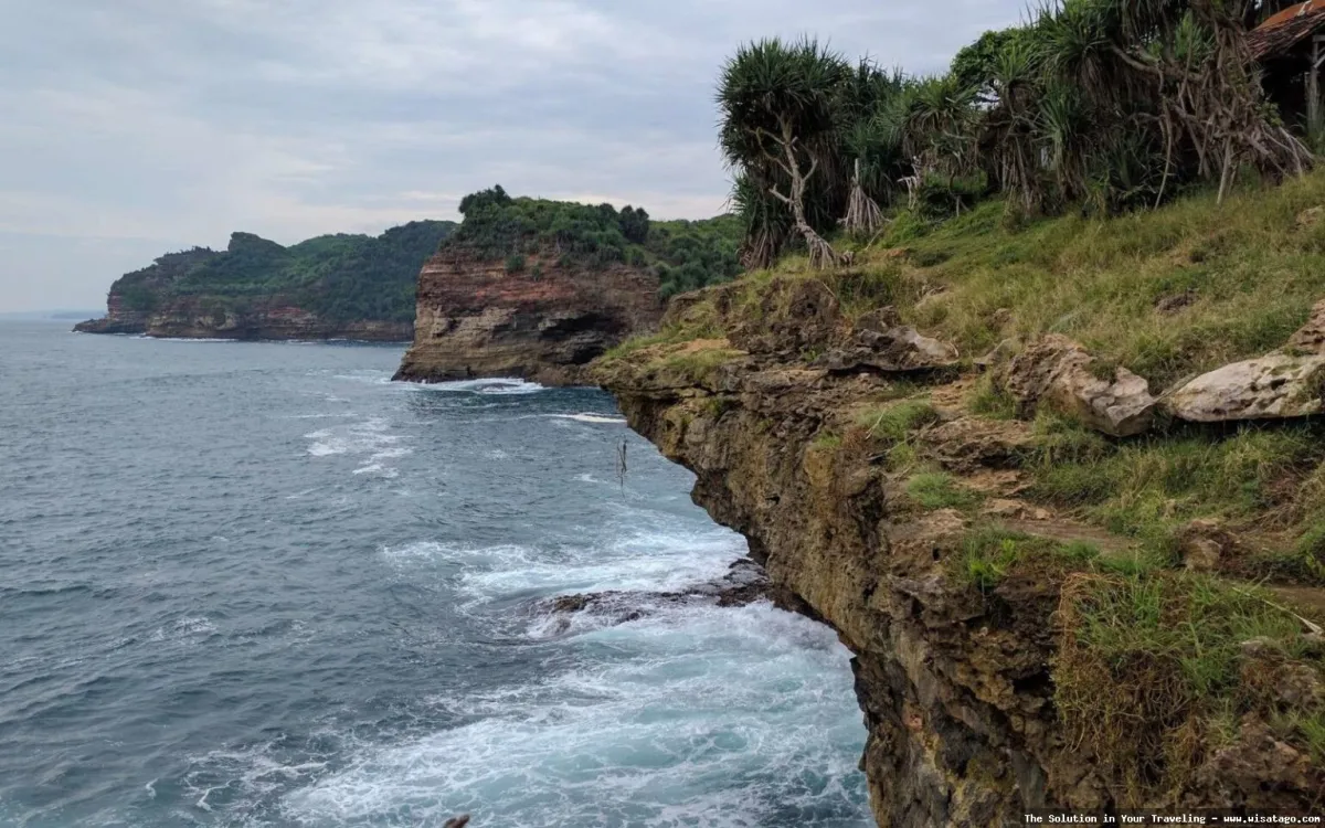 Pantai Timang, gondola ekstrem menantang.