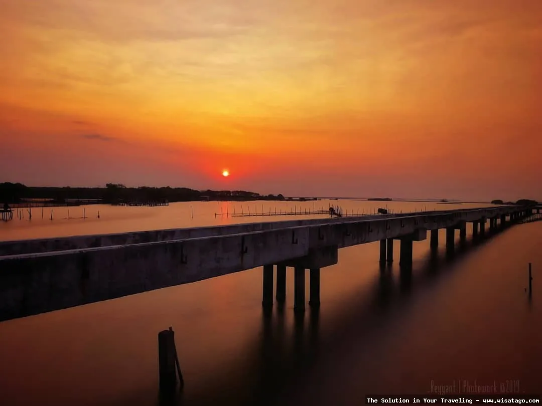 Pantai Tirang, pemandangan laut memukau