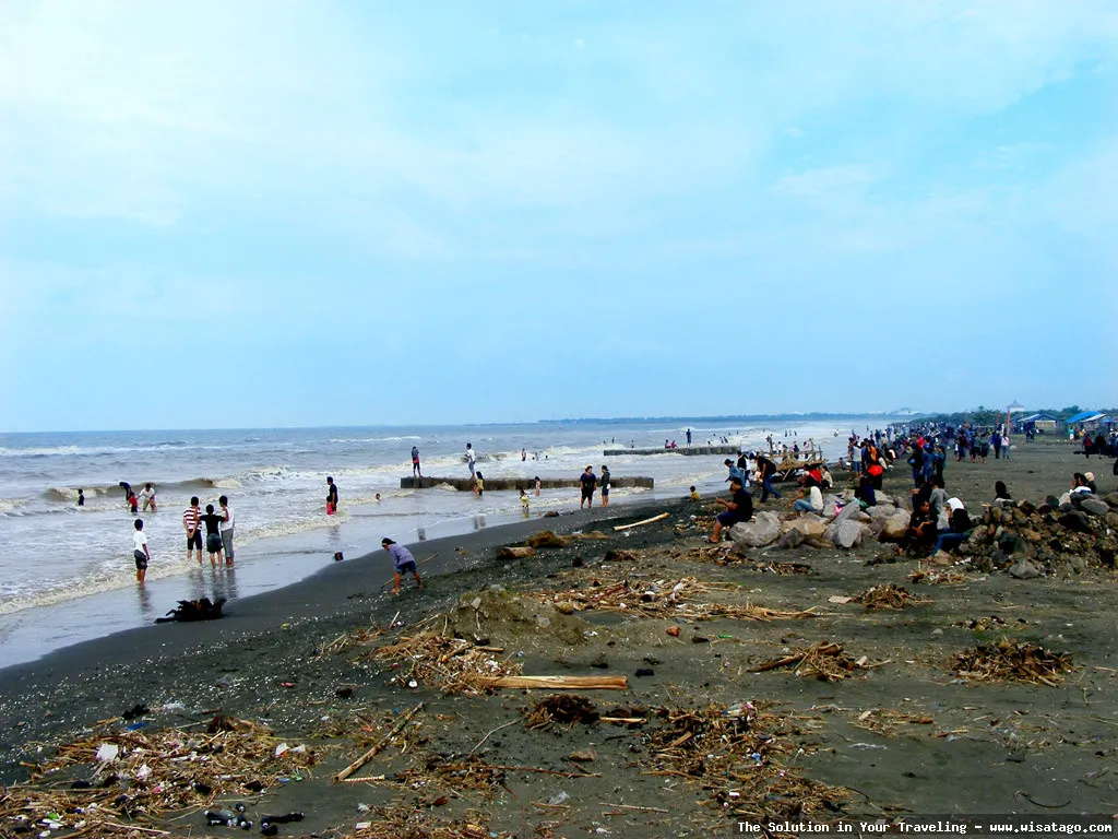 Pantai Tirang, pemandangan pesisir menawan