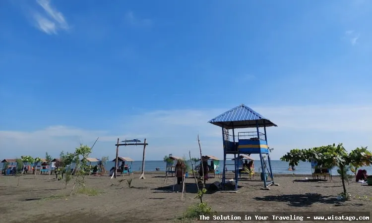 Pantai Tirang, pemandangan garis pantai.