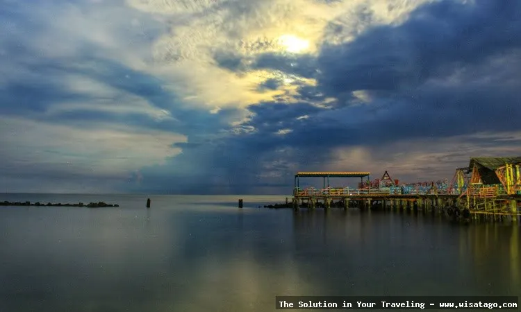 Pantai Tirtamaya: pesona tepi laut.