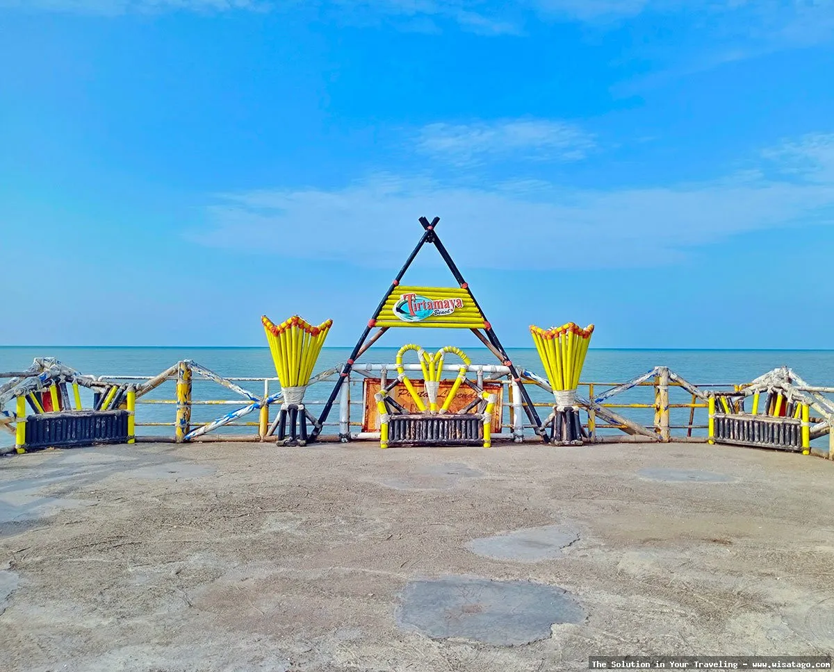 Pantai Tirtamaya, panorama laut memukau