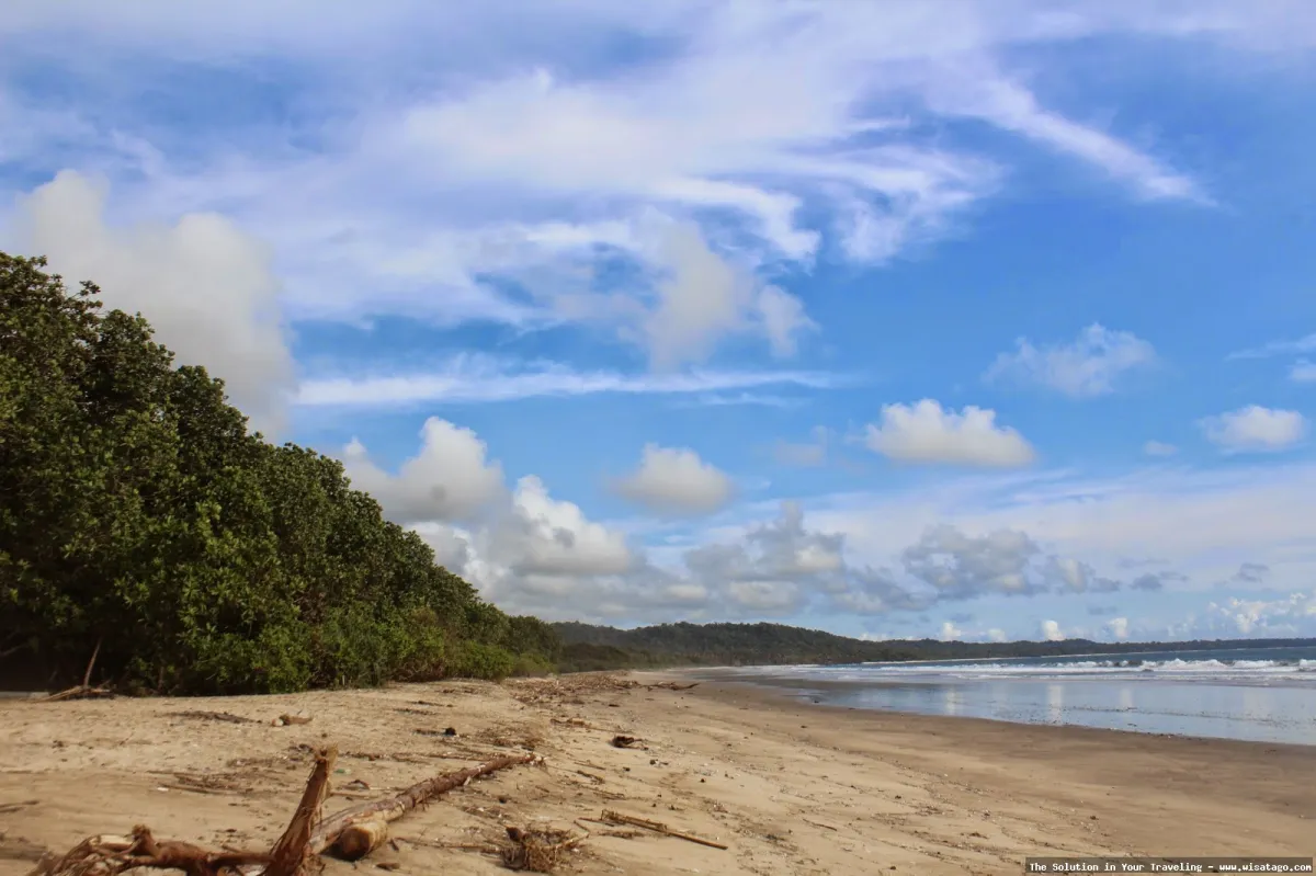 Pantai Trianggulasi, pasir putih menawan