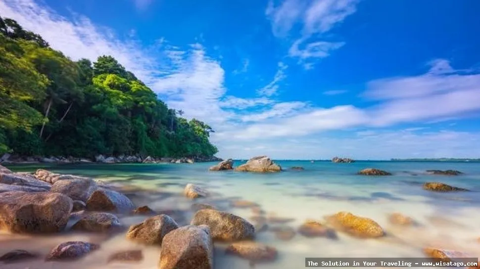 Pantai Trikora, keindahan alam memukau.