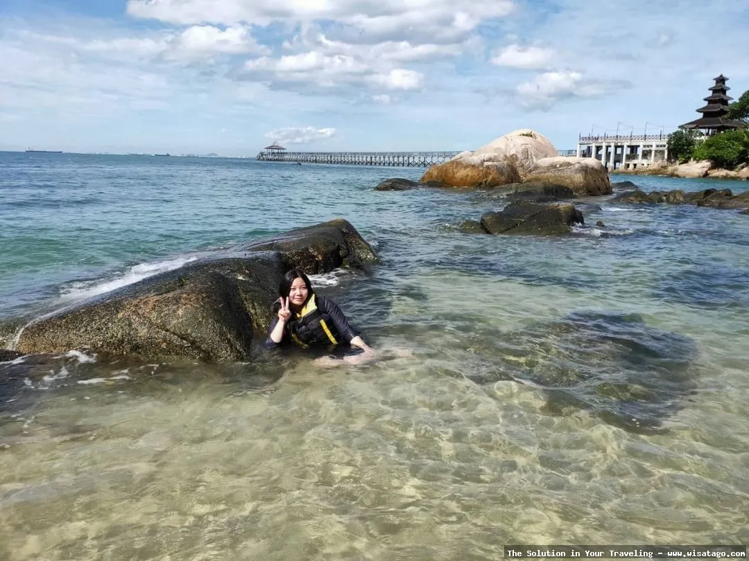 Pantai Turi: Keindahan pasir putihnya