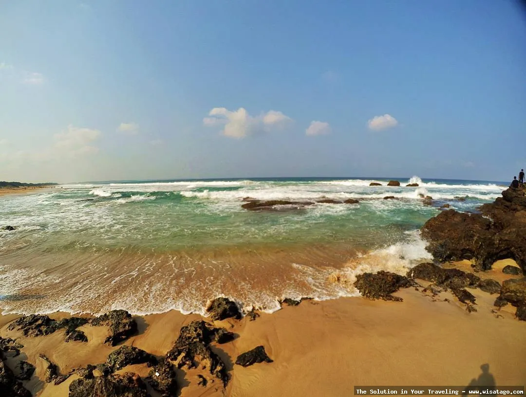 Pantai Ujung Genteng, pasir putih menawan