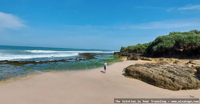 Pantai Ujung Genteng, pasir putih menawan