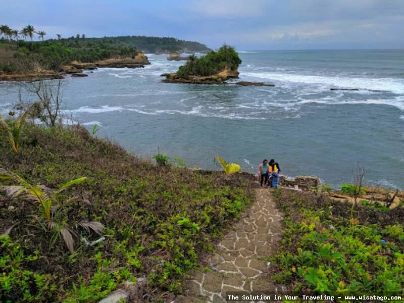 Pantai Ujung Genteng, pasir putih menawan