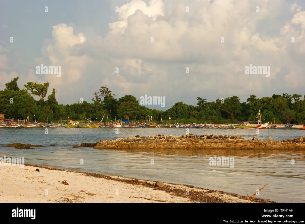 Pantai Ujung Genteng, pasir putih landai