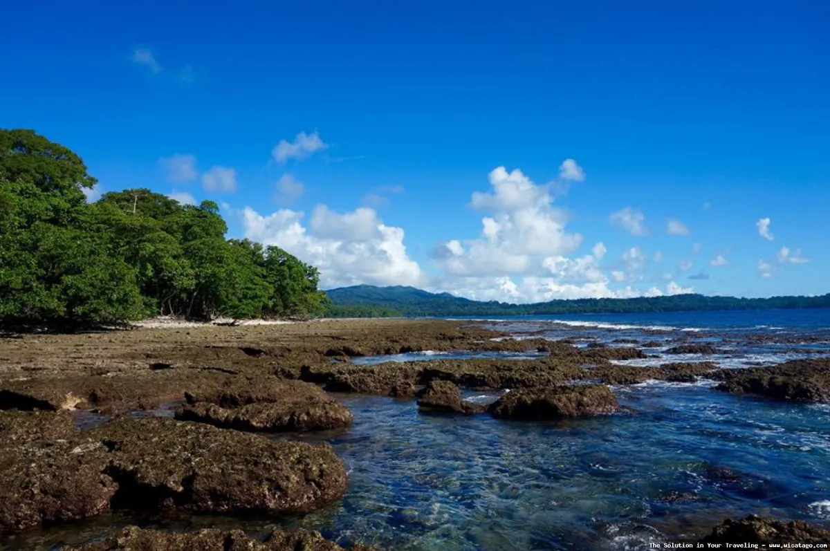 Pantai Ujung Kulon yang indah mempesona