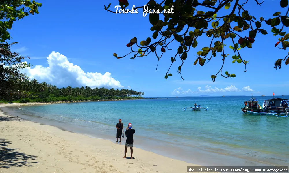 Pantai Ujung Kulon yang alami indah
