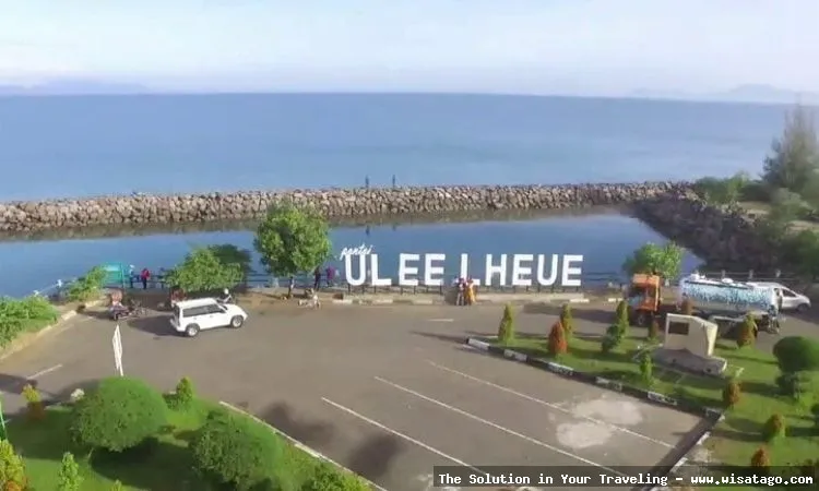 Pantai Ulee Lheue yang indah mempesona