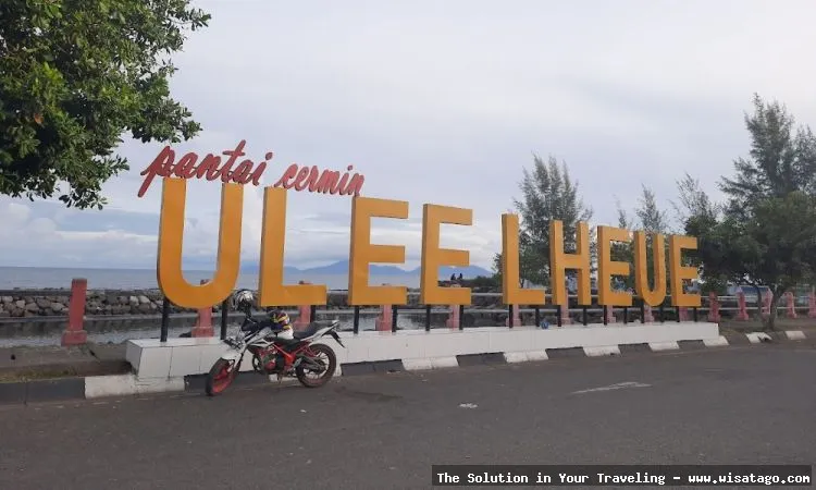 Pantai Ulee Lheue yang indah mempesona