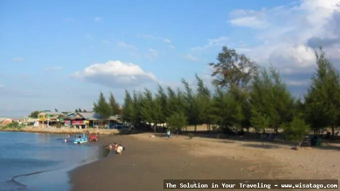 Pantai Ulee Lheue yang indah mempesona