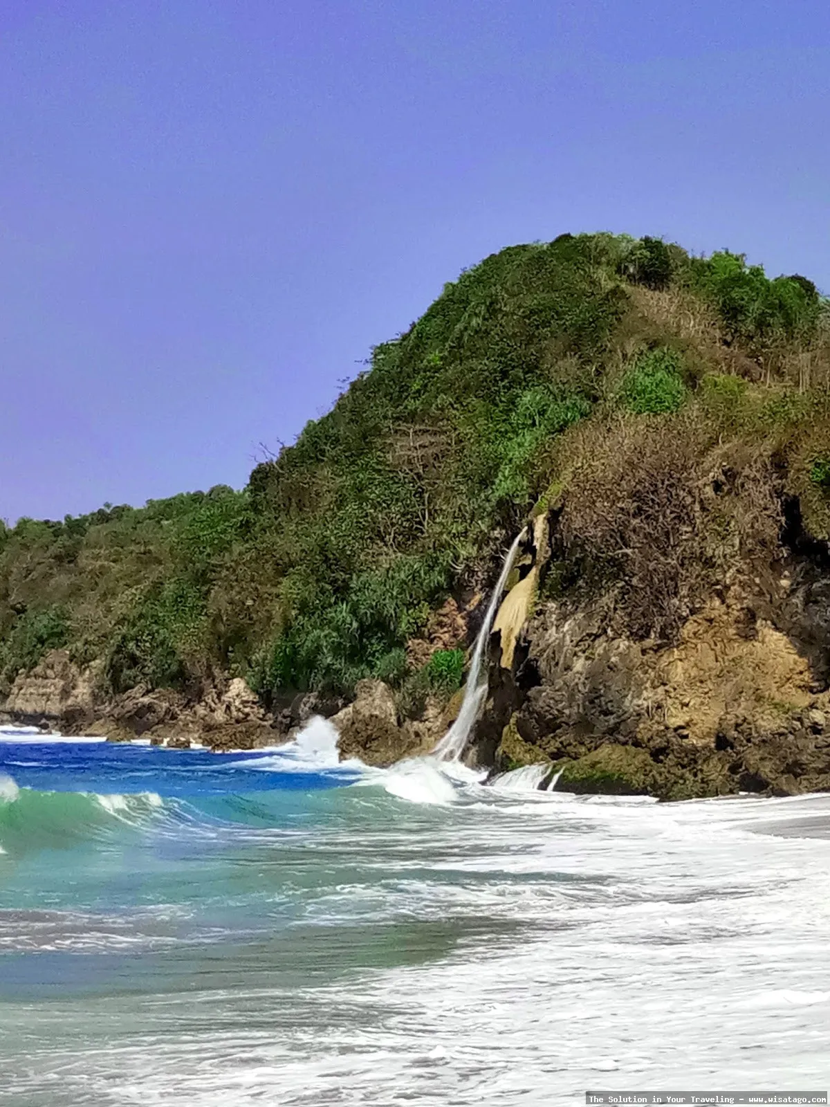 Pantai Umbul Waru, pemandangan pesisir indah