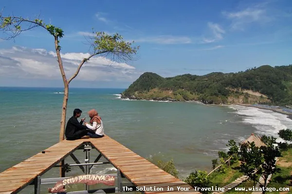 Pantai Watu Bale indah mempesona