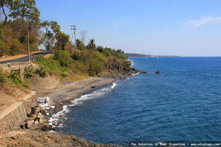 Pantai Watu Dodol yang menawan.