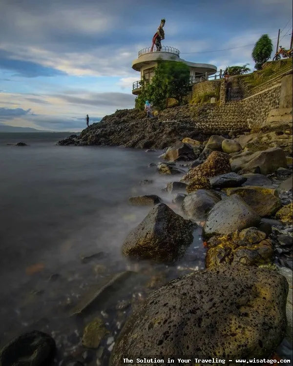 Pantai Watu Dodol, pemandangan indah.