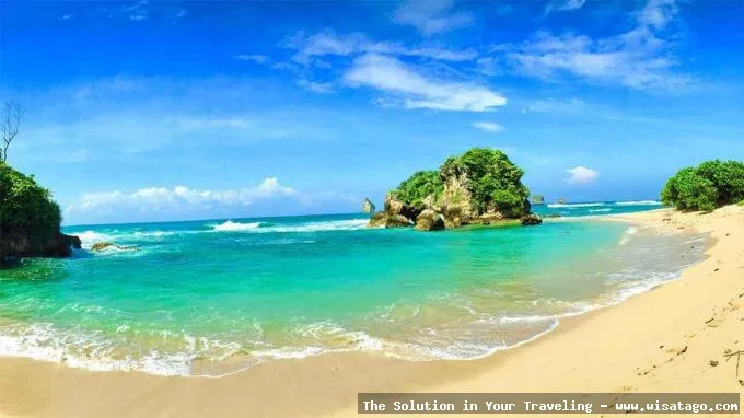 Pantai Watu Leter yang indah menawan
