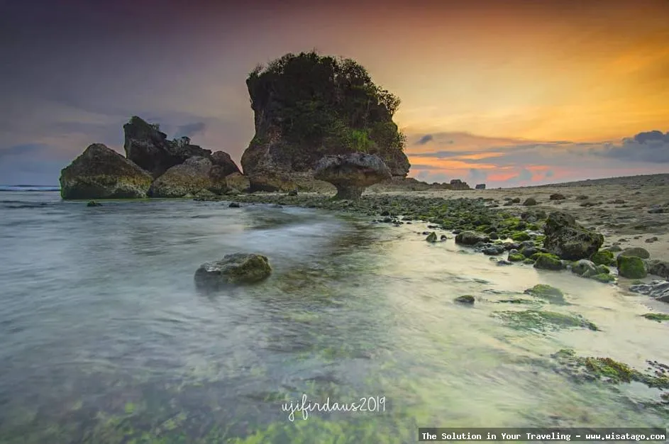 Pantai Watu Leter, pasir putih alami