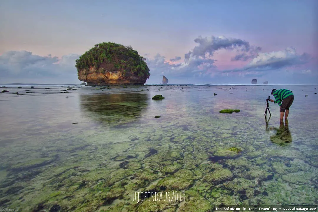 Pantai Watu Leter yang indah menawan