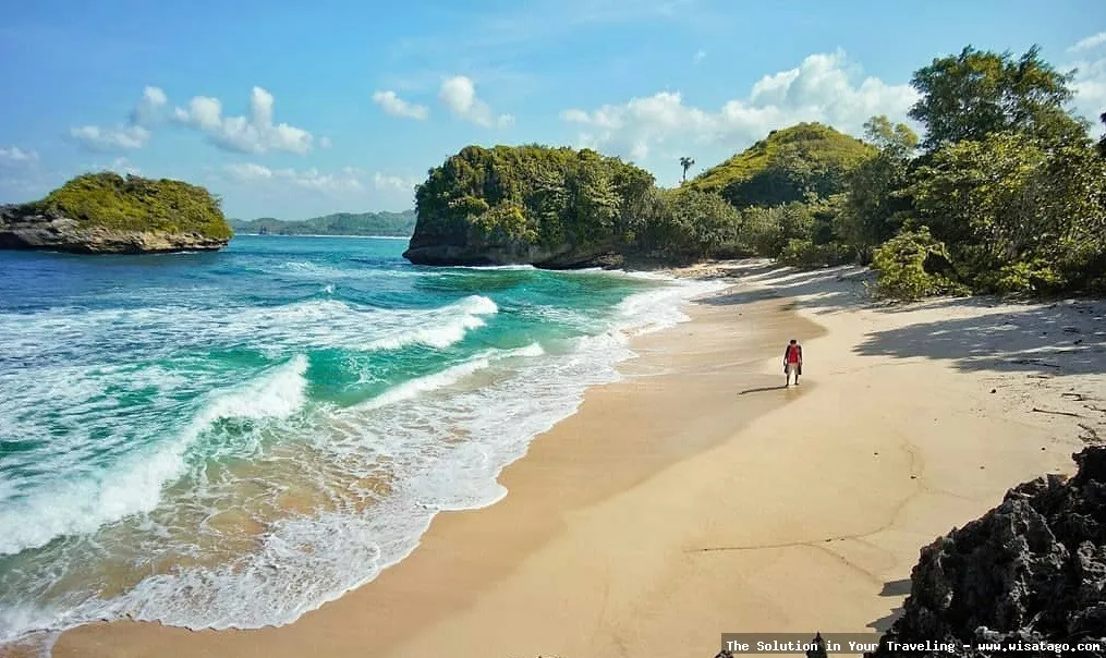 Pantai Watu Leter yang indah menawan