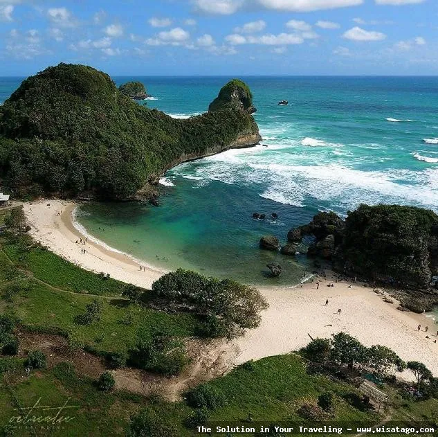 Pantai Watu Leter yang indah menawan