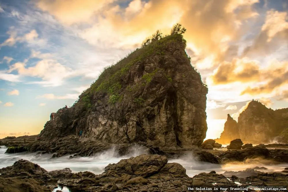 Pantai Watu Lumbung, pemandangan eksotis Jogja