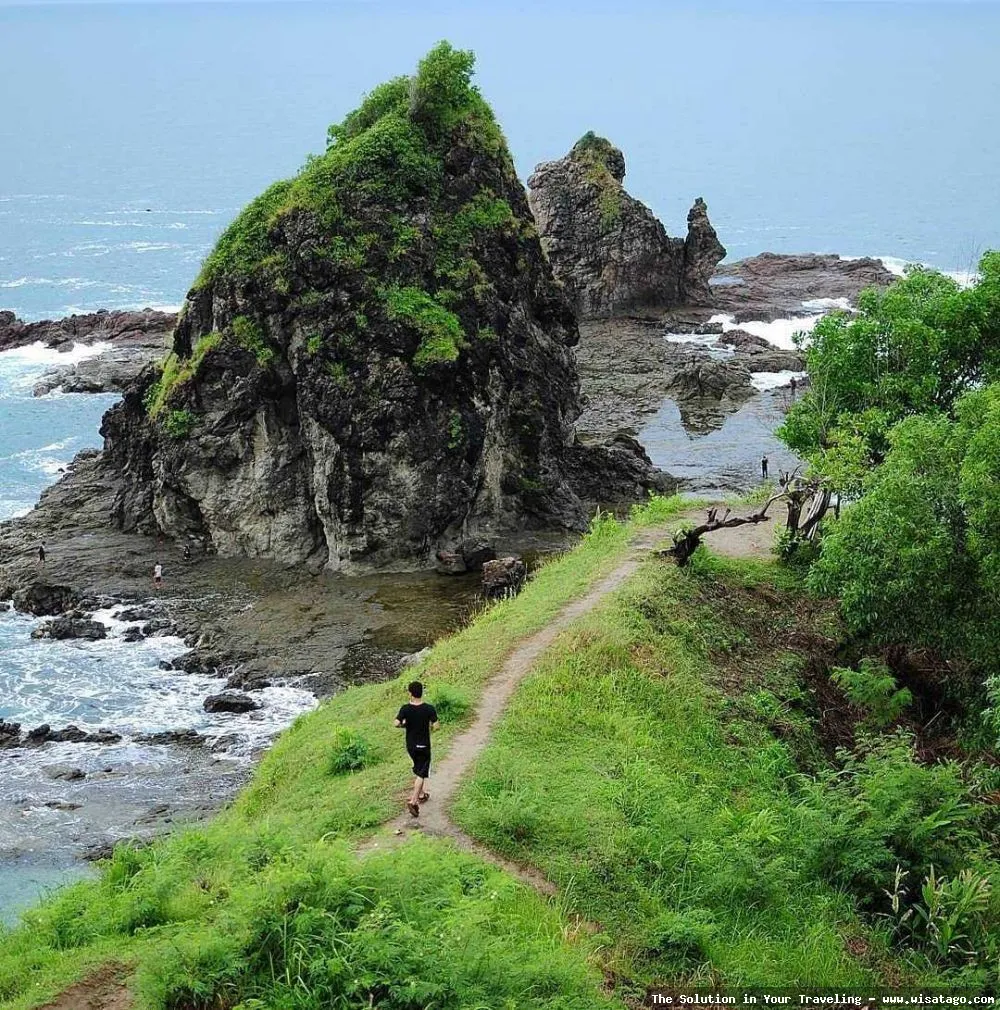 Pantai Watu Lumbung: keindahan alam Yogyakarta