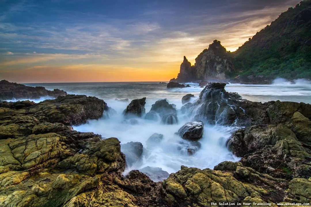 Pantai Watu Lumbung: keindahan alam Jogja