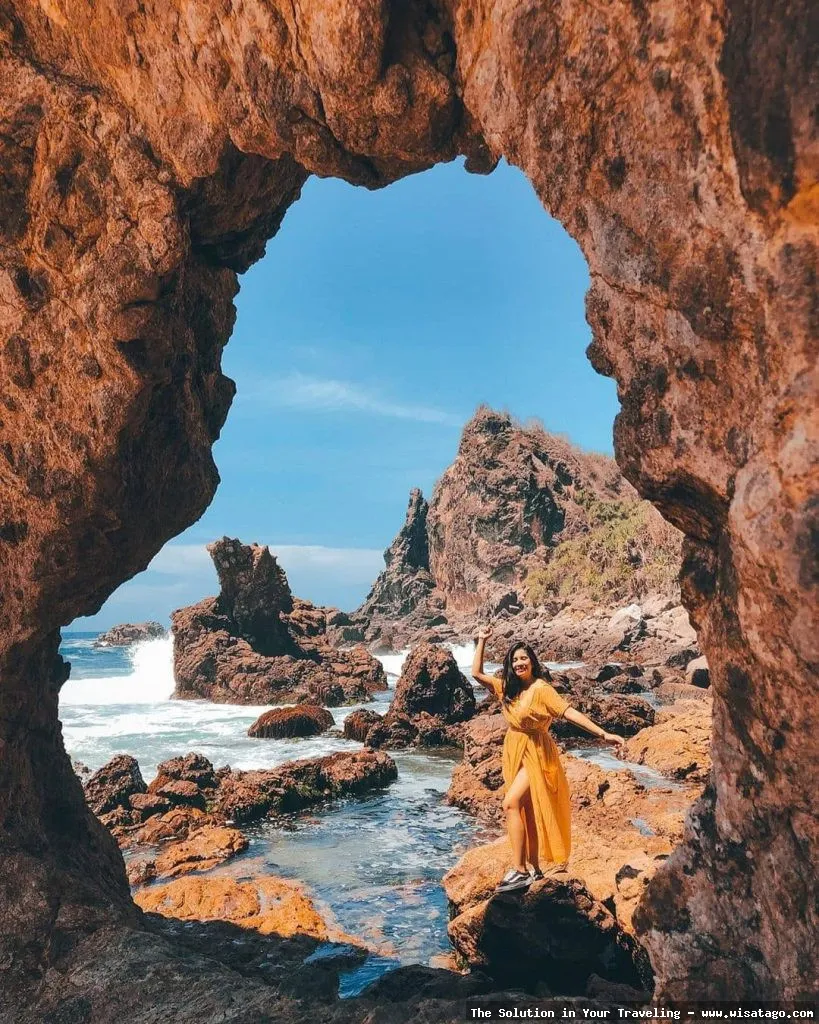 Pantai Watu Lumbung: keindahan alam Jogja