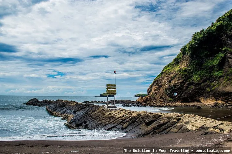 Pantai Watu Ulo Jember: Tips, Harga Tiket, Kuliner, Lokasi, Fasilitas dan Spot Pantai Watu Ulo Jember: Tips, Harga Tiket, Kuliner, Lokasi, Fasilitas dan Spot