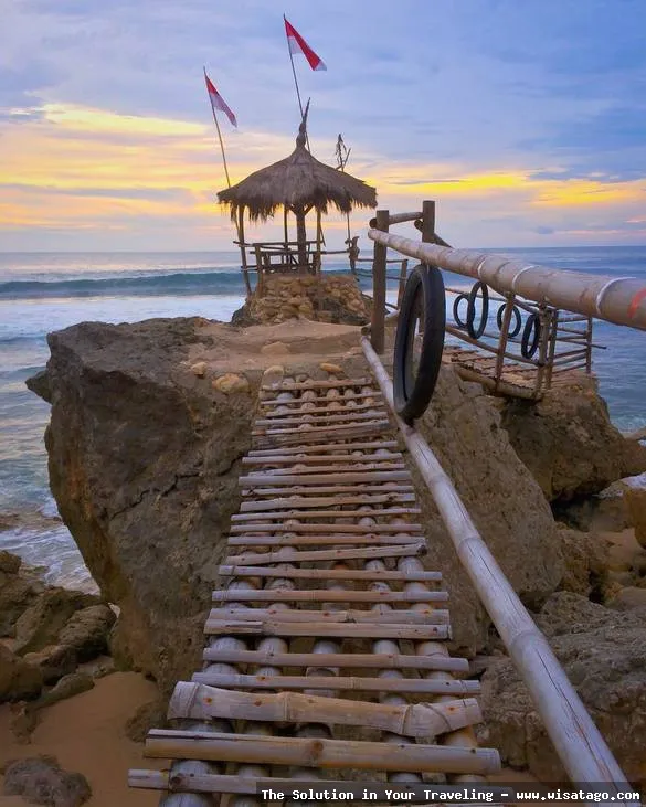Pantai Watulawang: keindahan laut selatan