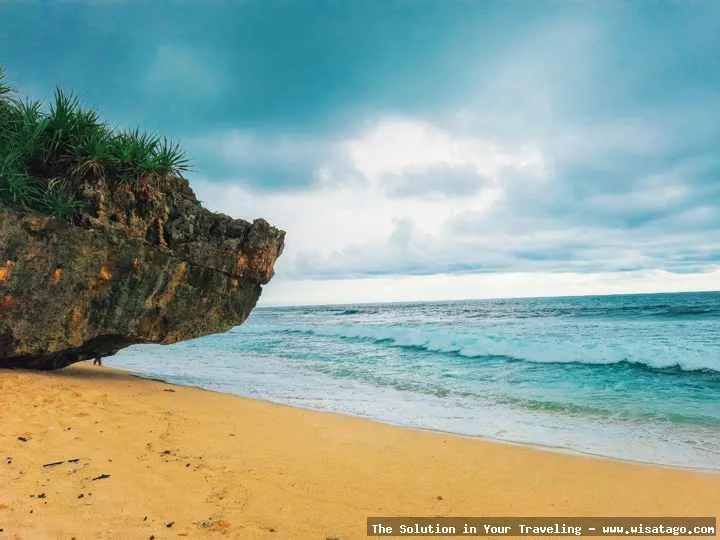 Pantai Watulawang, keindahan laut selatan