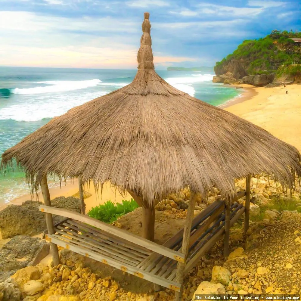 Pantai Watulawang, keindahan alam Pacitan
