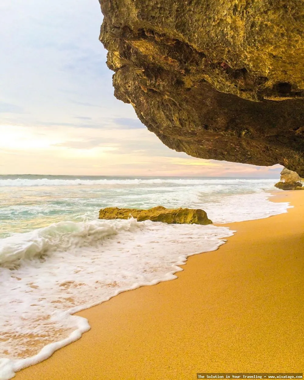 Pantai Watulawang, keindahan laut selatan