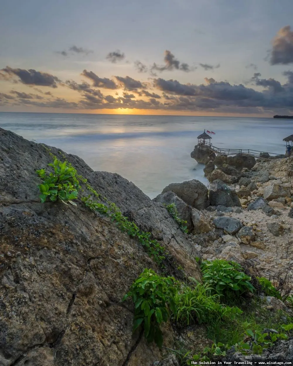 Pantai Watulawang, keindahan laut selatan