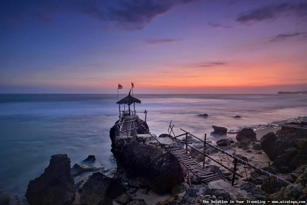 Pantai Watulawang, keindahan laut selatan