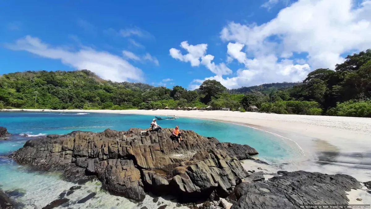 Pantai Wedi Ireng Banyuwangi yang eksotis