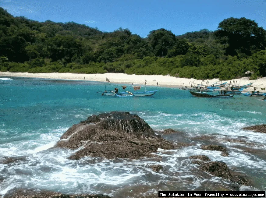 Pantai Wedi Ireng Banyuwangi yang eksotis
