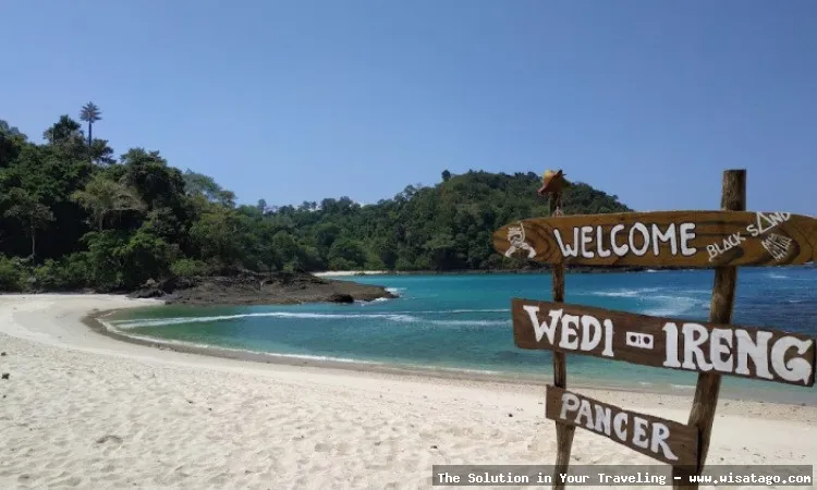 Pantai Wedi Ireng Banyuwangi yang eksotis