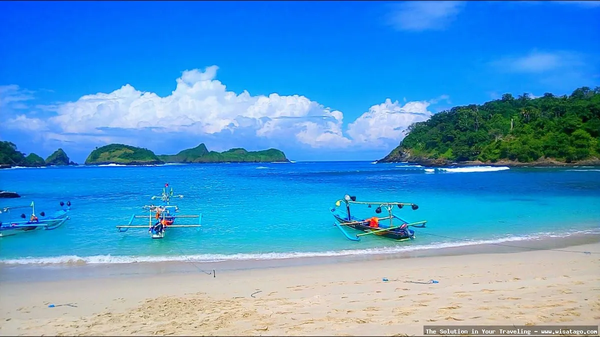 Pantai Wedi Ireng Banyuwangi yang eksotis