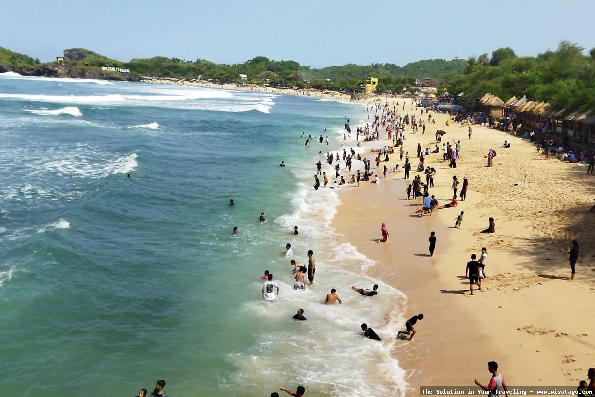 Pantai Wediombo Gunungkidul yang mempesona.
