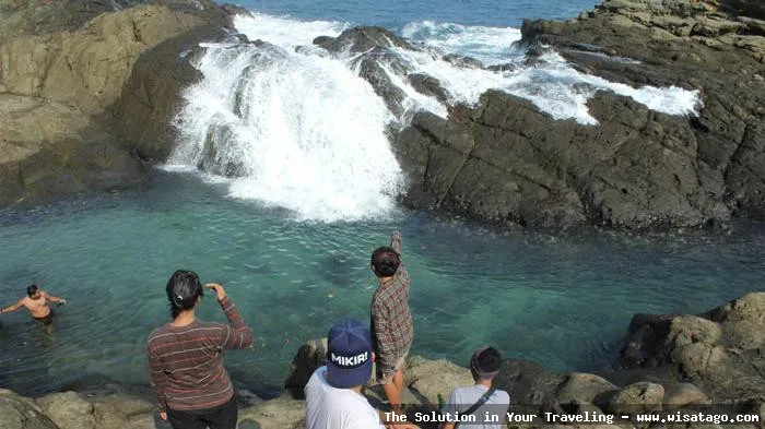Pantai Wediombo Gunungkidul yang mempesona
