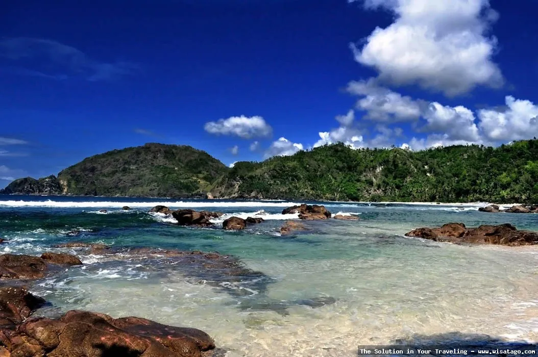 Pantai Wediombo Gunungkidul yang mempesona.
