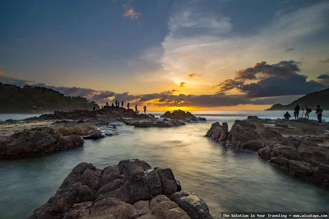Pantai Wediombo Gunungkidul yang mempesona
