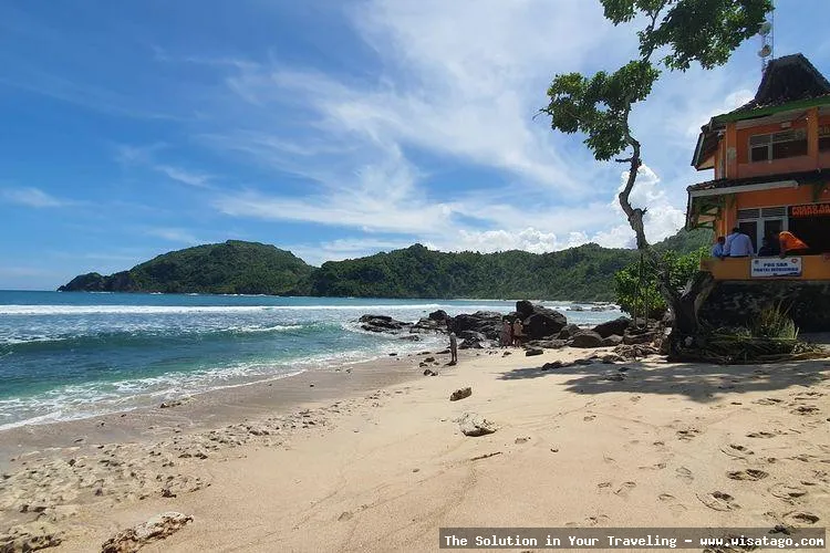 Pantai Wediombo Gunungkidul yang mempesona alami