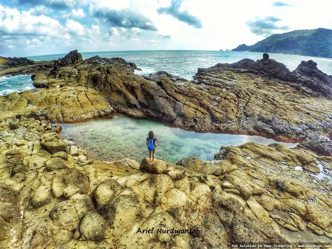 Pantai Wediombo Gunungkidul yang mempesona